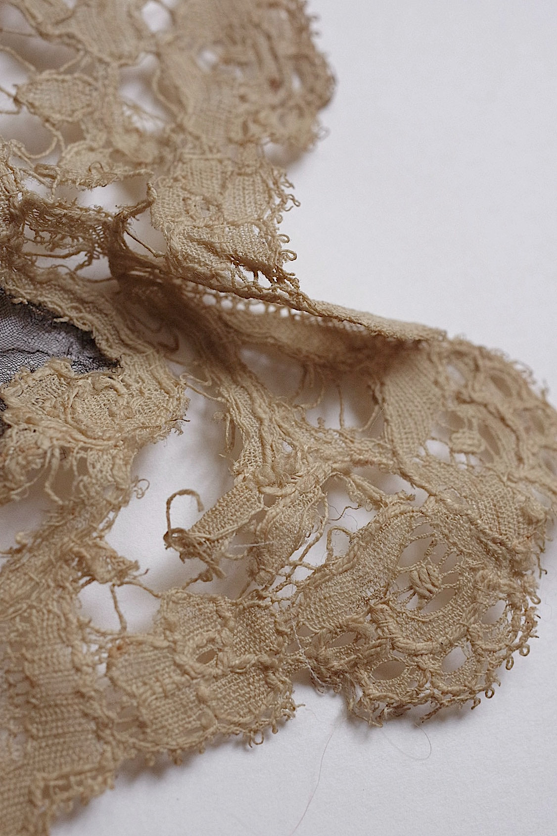 アンティークレース dentelle antique アンティークハンカチ2つ 素材用 .FR a l'epoque