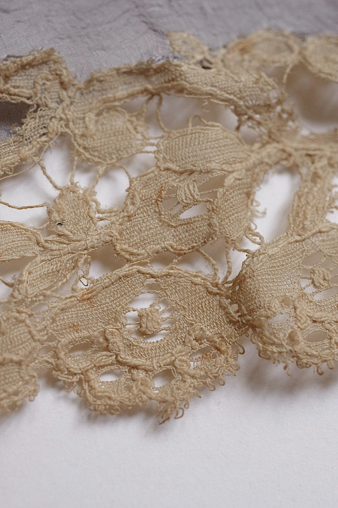 アンティークレース dentelle antique アンティークハンカチ2つ 素材用 .FR a l'epoque