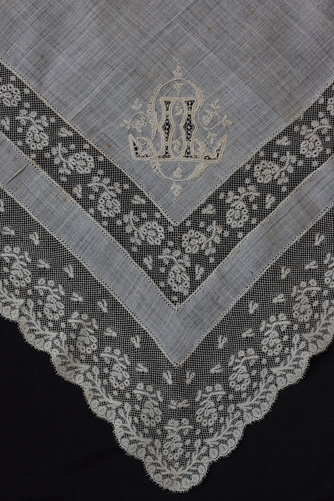 レース刺繍ハンカチ 緑園｜東欧雑貨 ドイツ 刺繍レースハンカチ