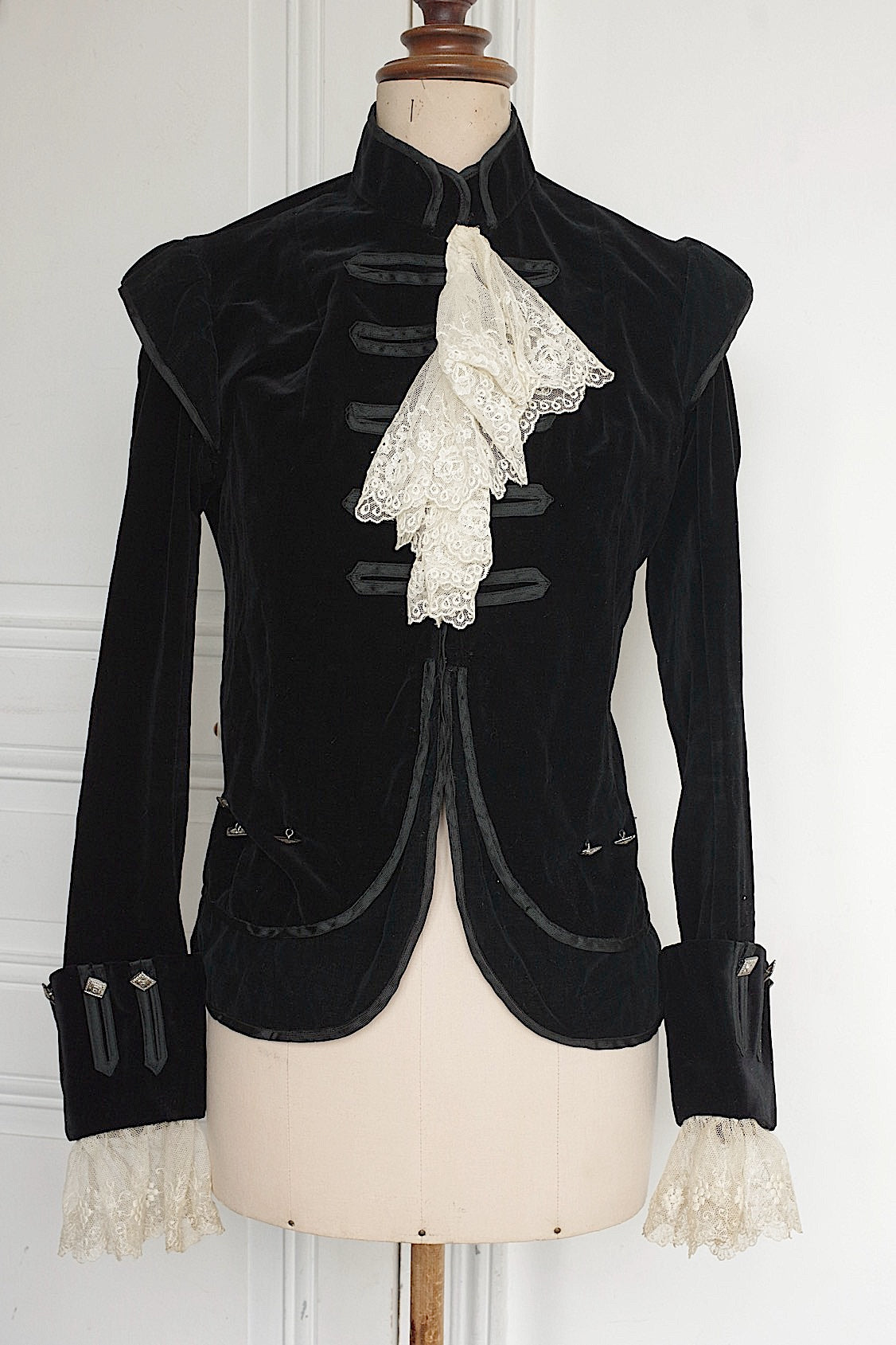 アンティークコスチューム