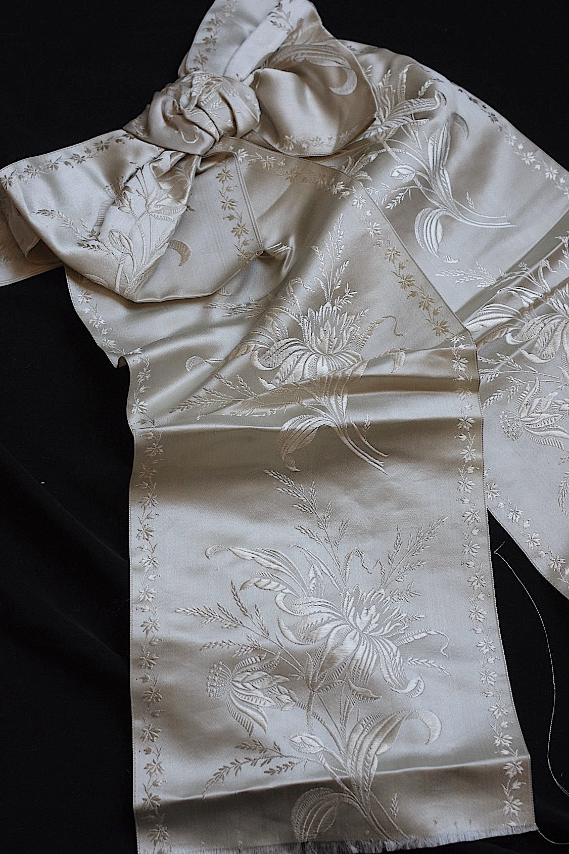 アンティークリボン nouée antique アンティークリボン .FR a l'epoque