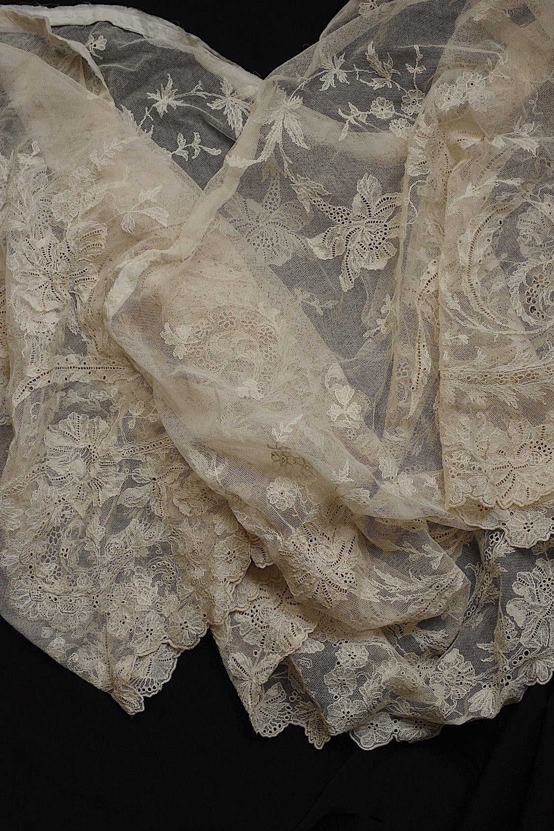 アンティークレース