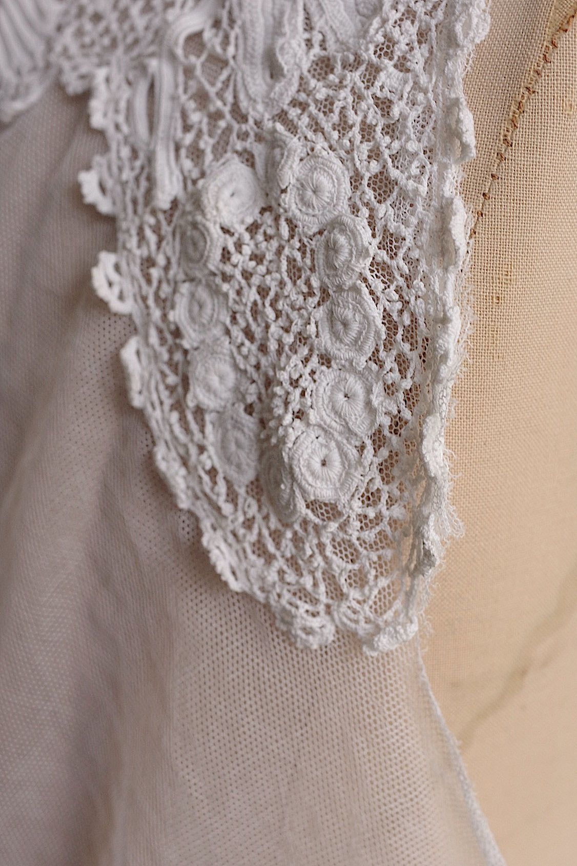 アンティーク古着 vêtement antique アンティークレースtop .FR a l'epoque