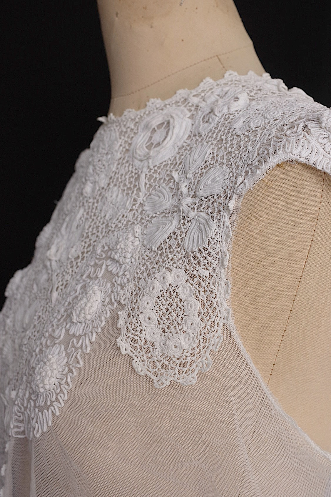 アンティーク古着 vêtement antique アンティークレースtop .FR a l'epoque