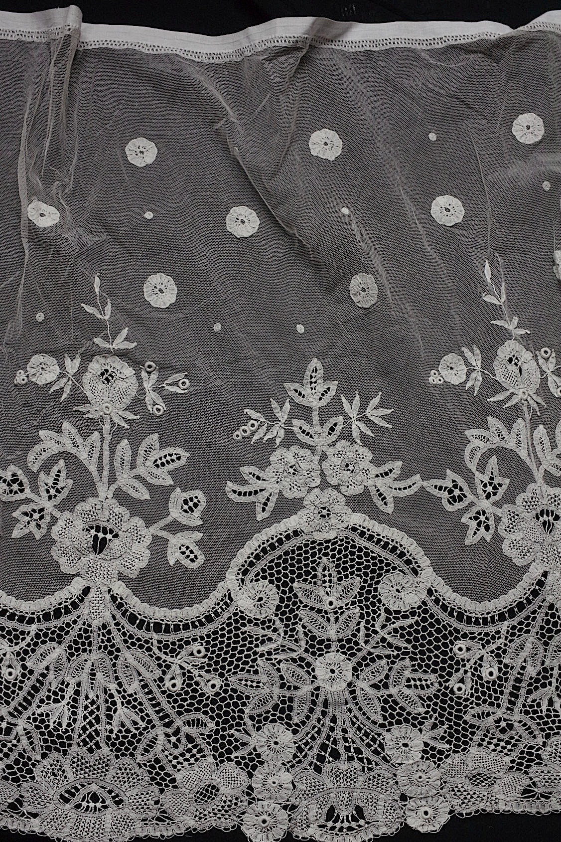 アンティークレース dentelle  antique アンティークレース bas d'aube 1 .FR a l'epoque