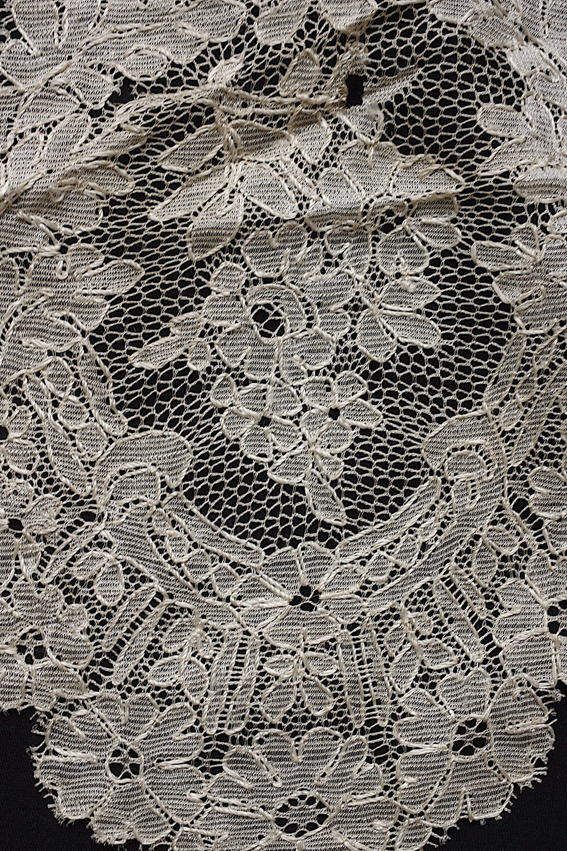 アンティークレース dentelle antique アンティークレース ラペット .FR a l'epoque