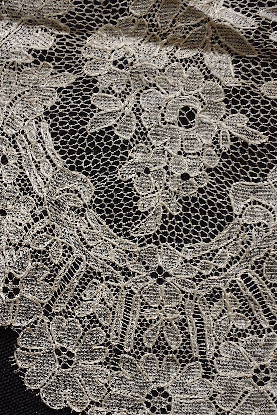 アンティークレース dentelle antique アンティークレース ラペット .FR a l'epoque