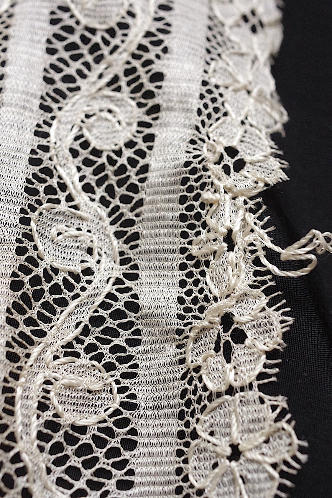 アンティークレース dentelle antique アンティークレース ラペット .FR a l'epoque