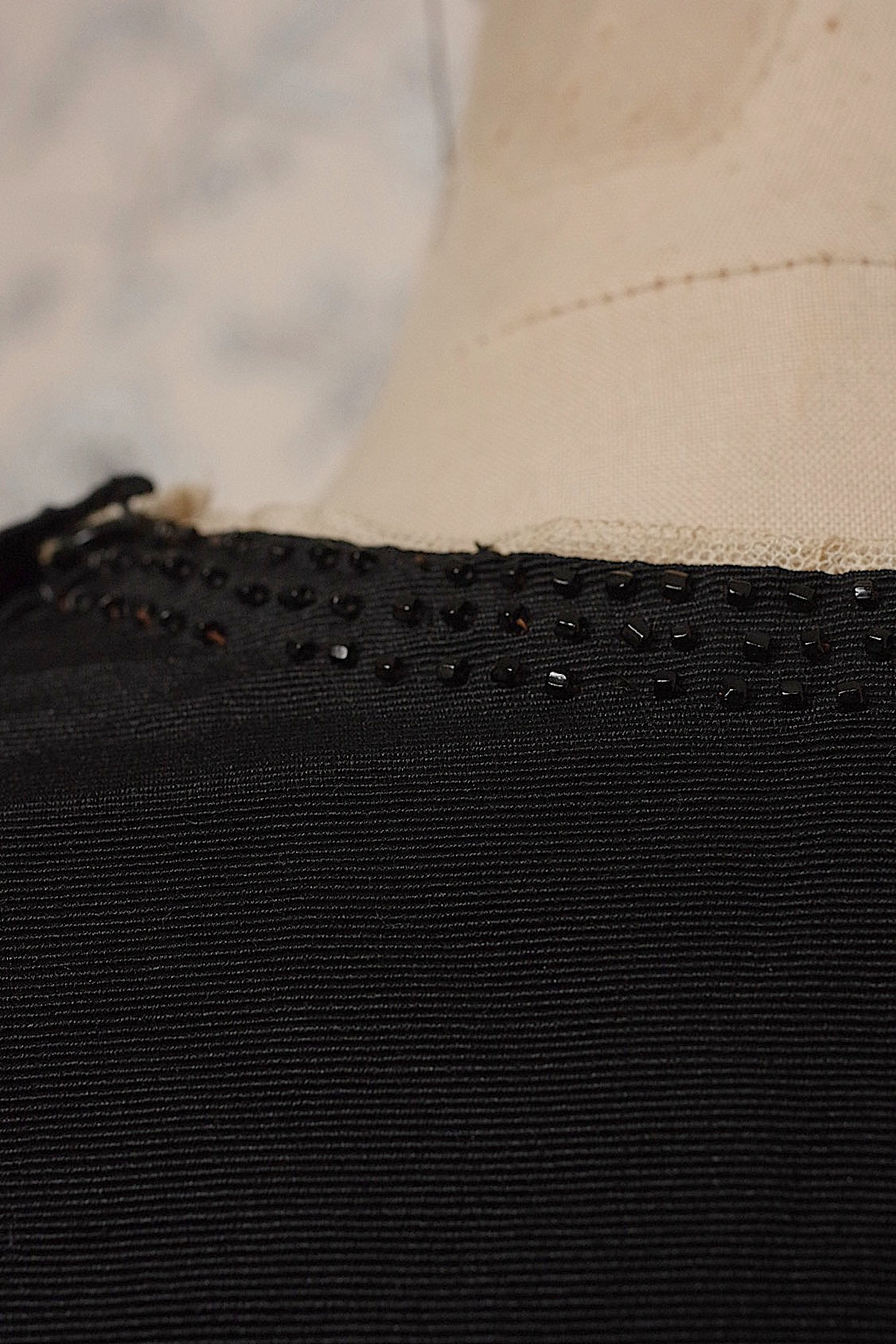 アンティーク古着 vêtement antique アンティークワンピース くろ .FR a l'epoque