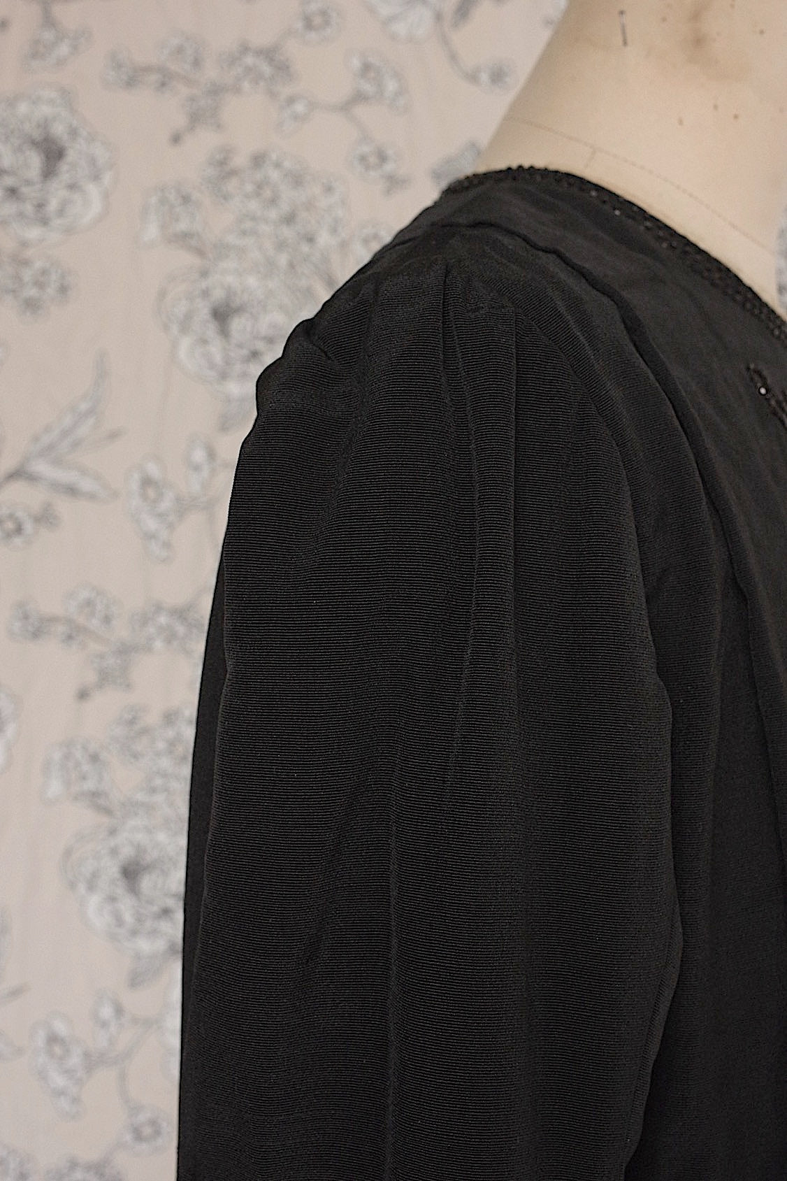 アンティーク古着 vêtement antique アンティークワンピース くろ .FR a l'epoque