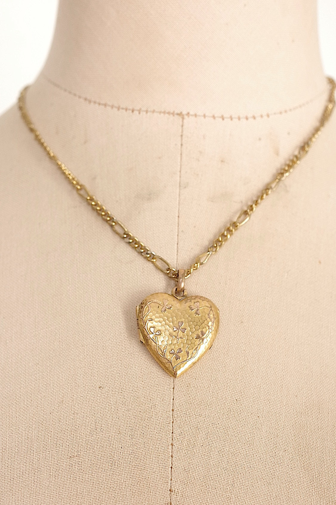 アンティークアクセサリー collier antique アンティークハートロケット .FR a l'epoque