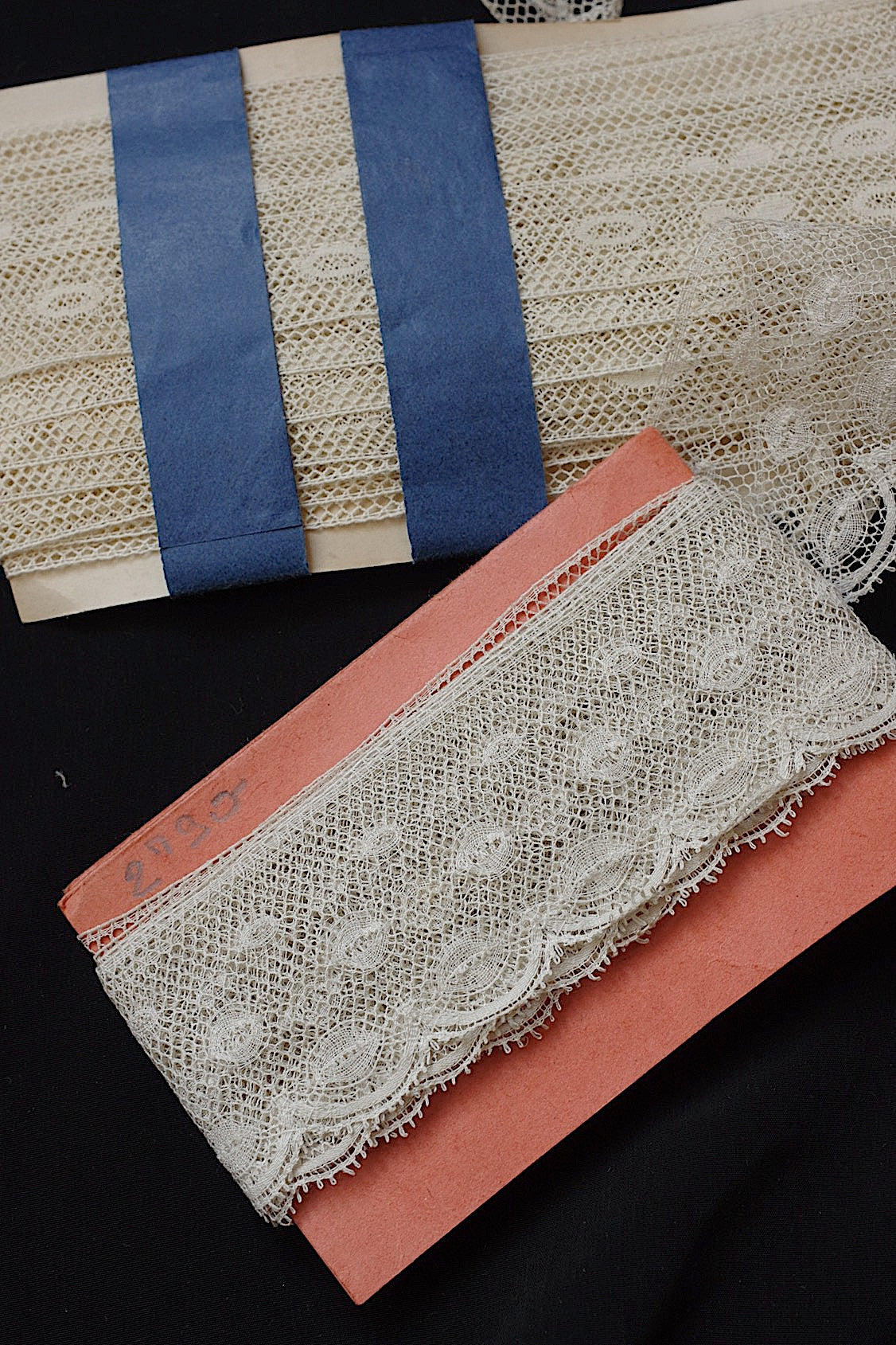 アンティークレース