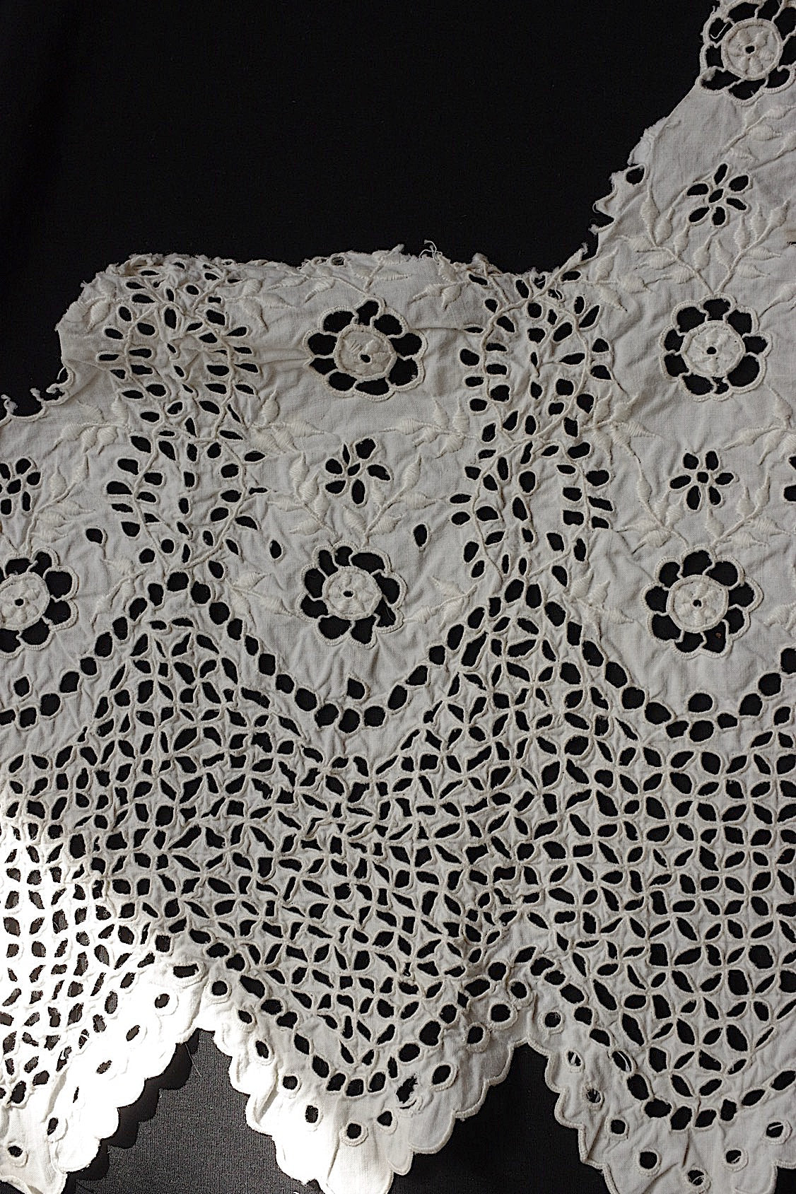 アンティークレース dentelle antique アンティーク刺繍 ハギレ1 .FR a l'epoque