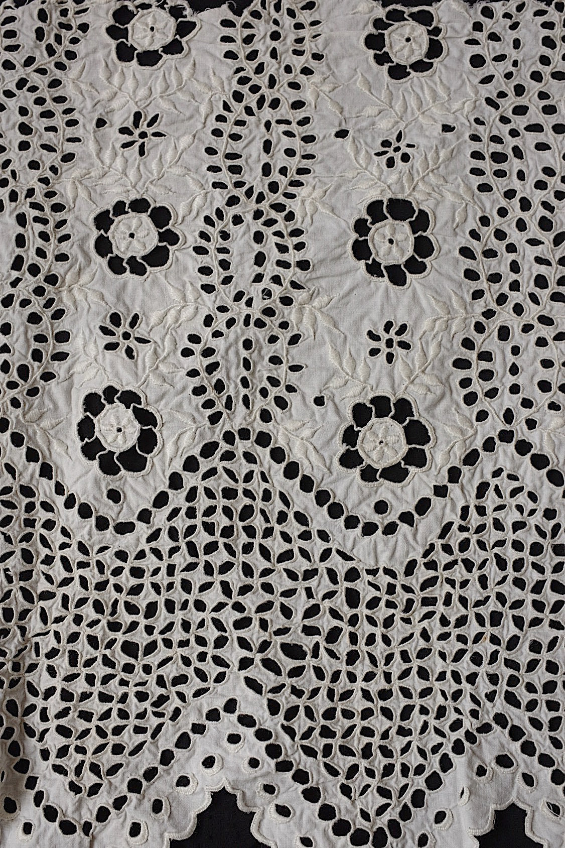 アンティークレース dentelle antique アンティーク刺繍 ハギレ1 .FR a l'epoque