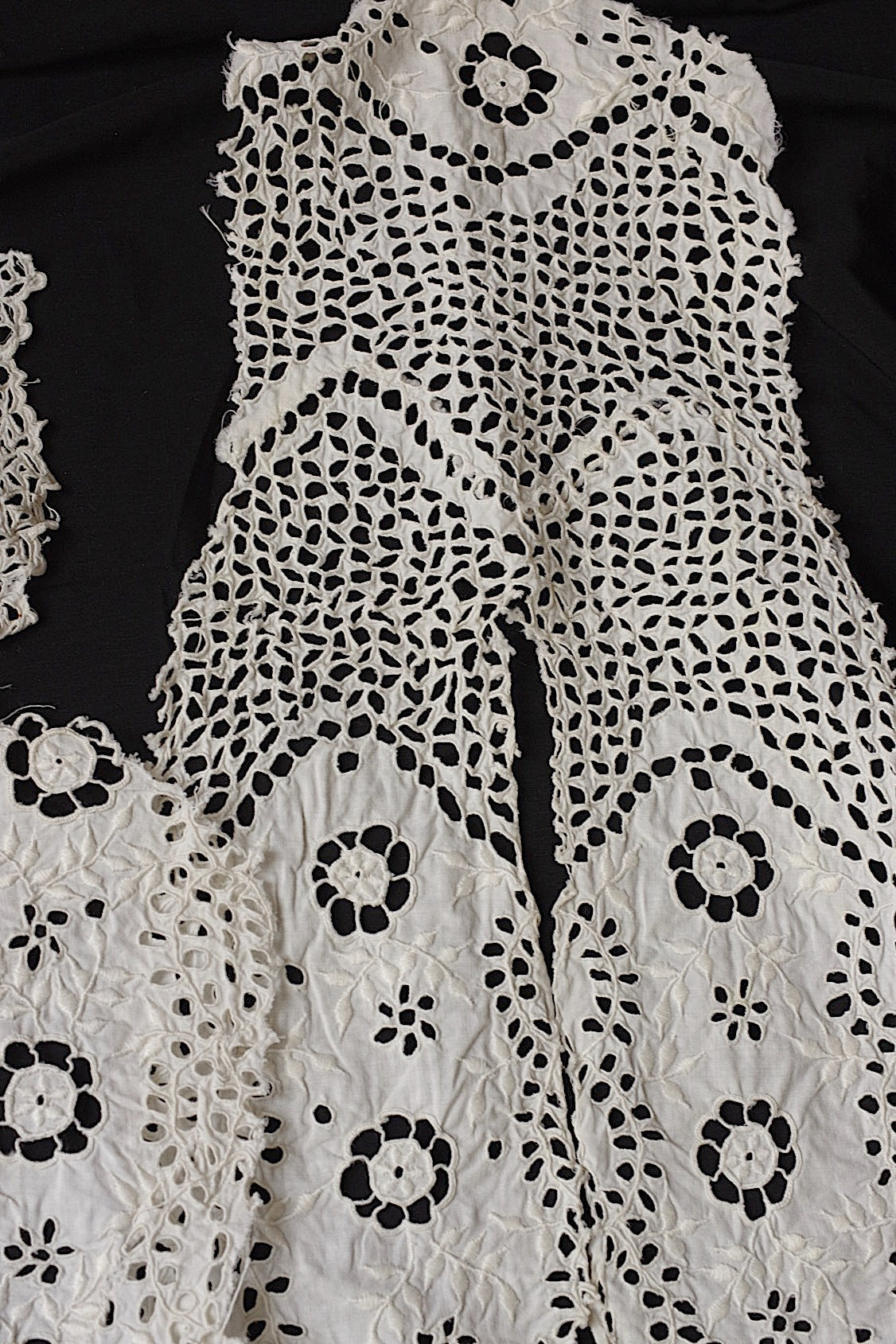 アンティークレース dentelle antique アンティーク刺繍 ハギレ1 .FR a l'epoque