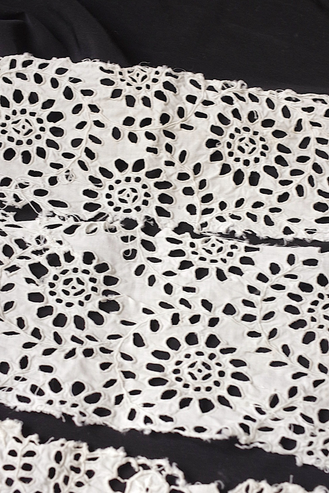 アンティークレース dentelle antique アンティーク刺繍 ハギレ1 .FR a l'epoque