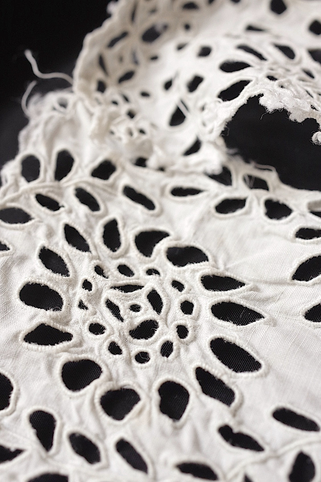 アンティークレース dentelle antique アンティーク刺繍 ハギレ1 .FR a l'epoque