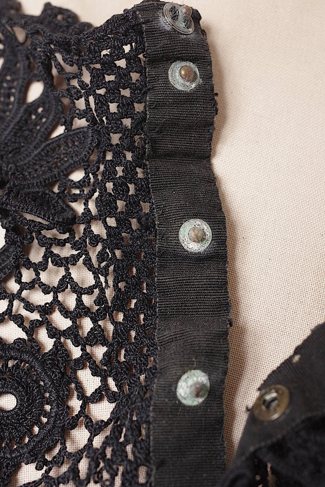 アンティーク古着 vêtement antique アンティーククロシェ ジレ くろ .FR a l'epoque