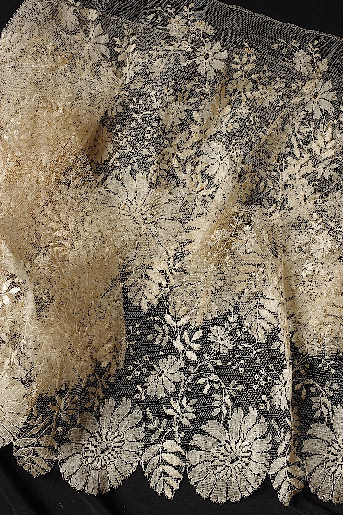 アンティークレース