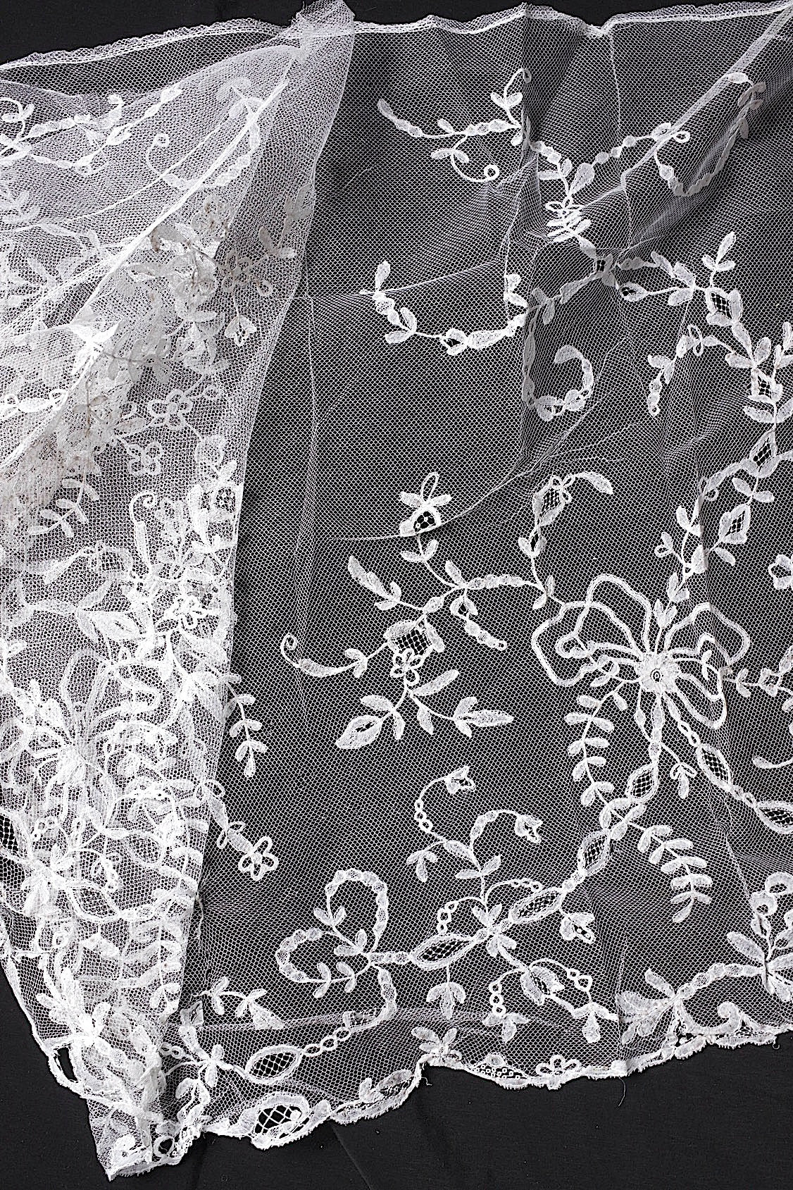 アンティークレース