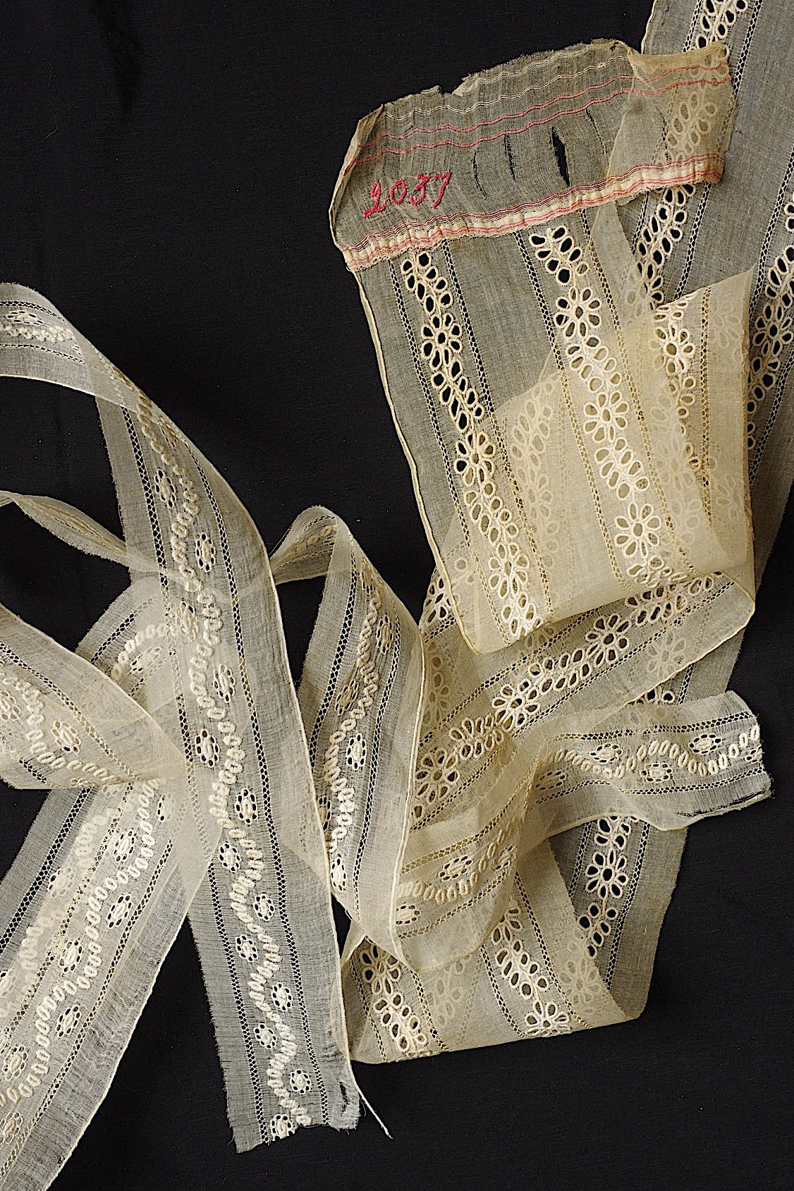 アンティークレース dentelle antique アンティークレース 刺繍テープ .FR a l'epoque