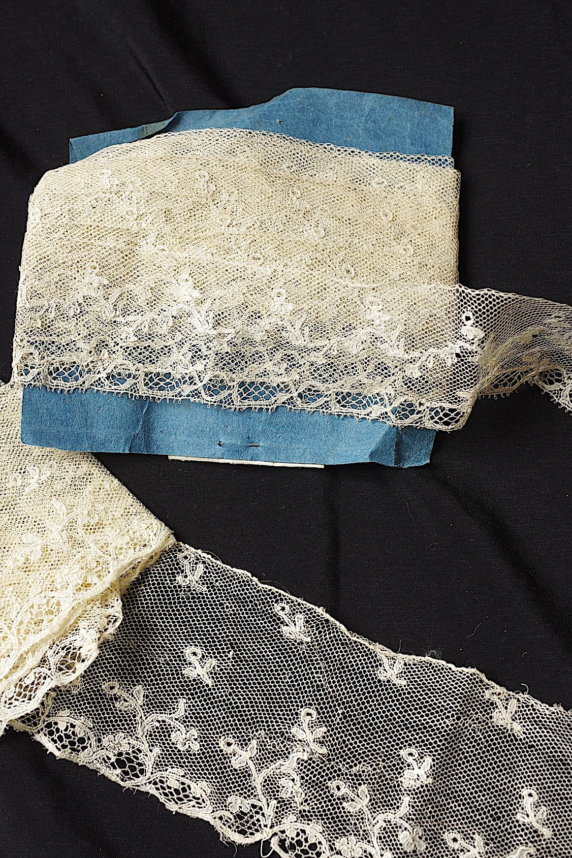 アンティークレース