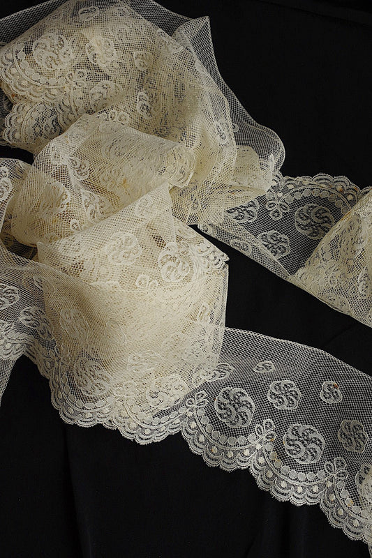 アンティークレース dentelle antique アンティークレース par 2m .FR a l'epoque