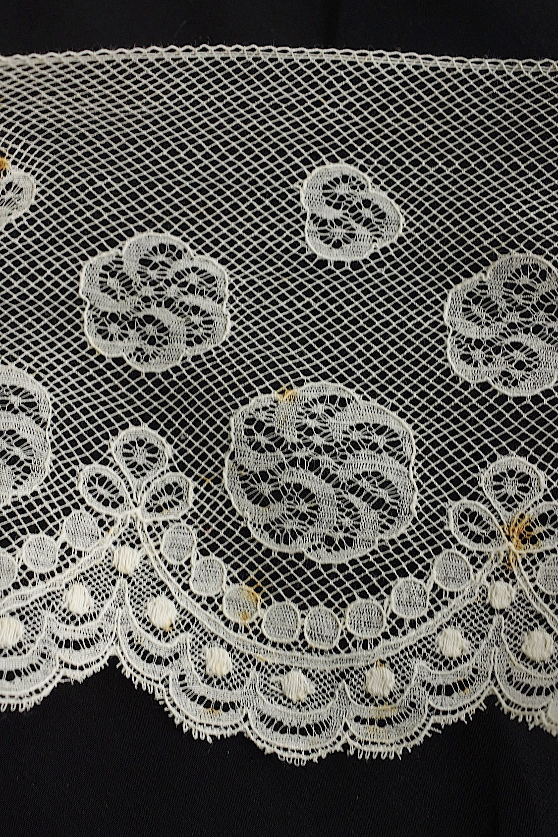 アンティークレース dentelle antique アンティークレース par 2m .FR a l'epoque