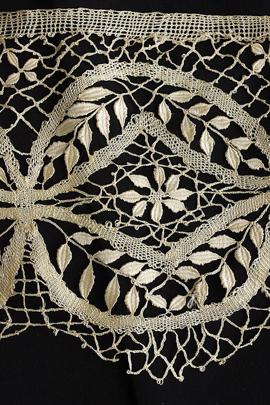 アンティークレース dentelle antique アンティークレース マルチーズレース .FR a l'epoque