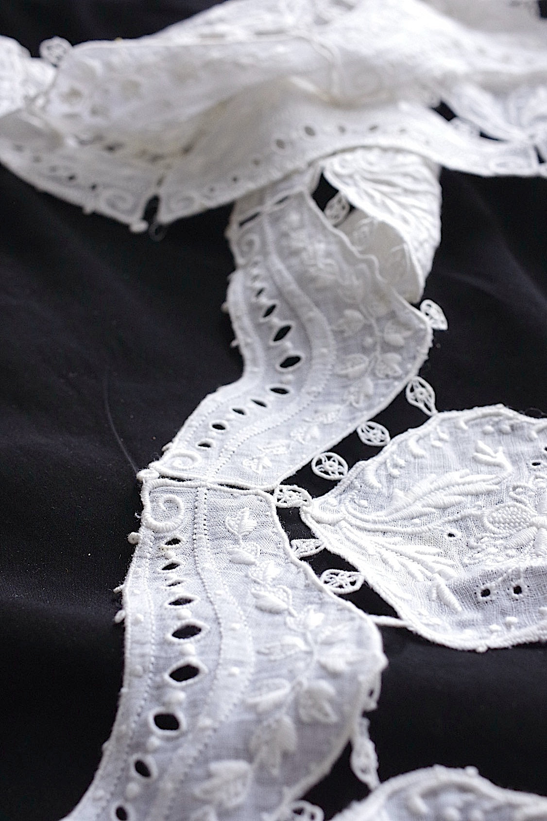 アンティークレース dentelle antique アンティークレース 素材用 刺繍スカラップ .FR a l'epoque