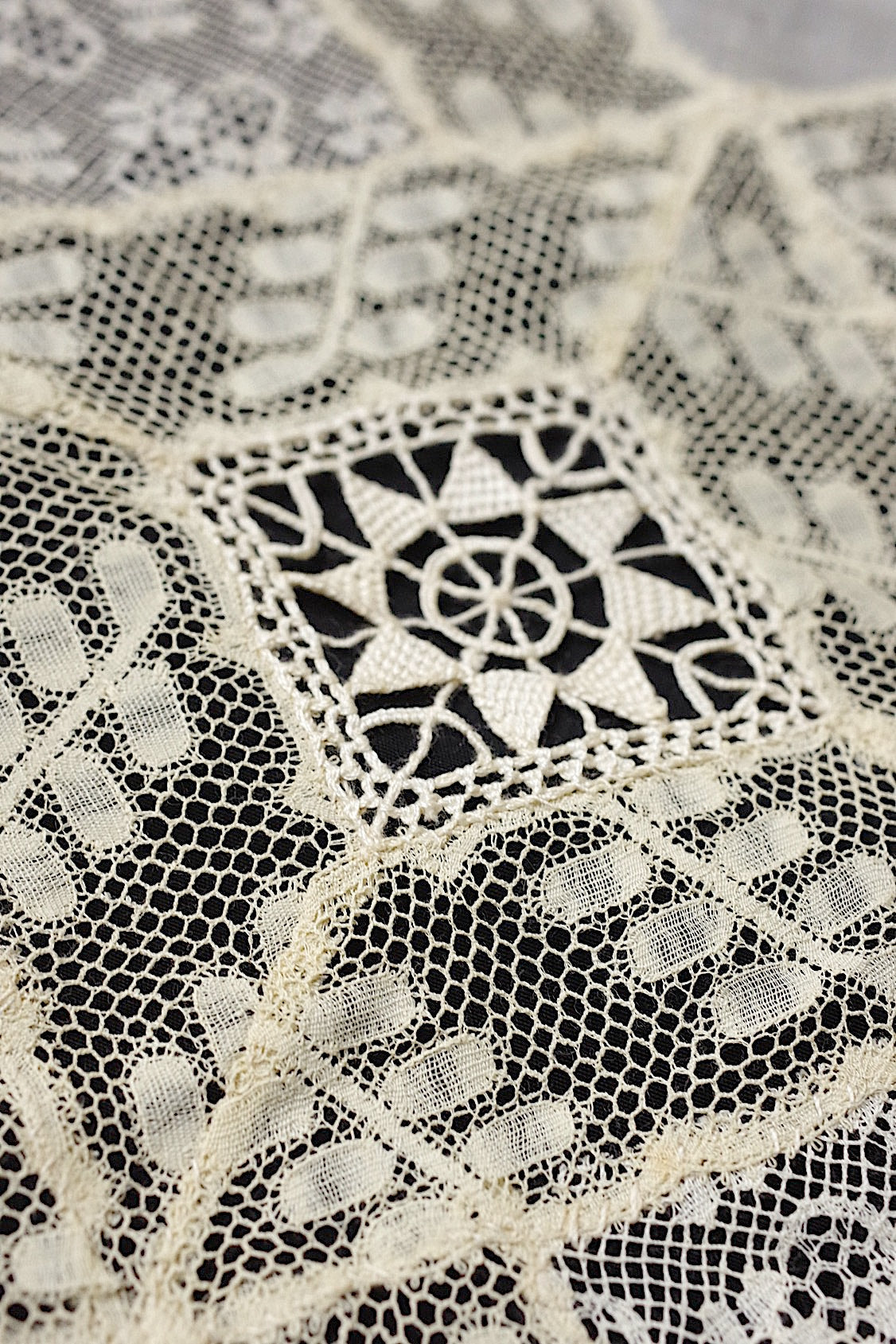 アンティークレース dentelle antique  nappron 2piece .FR a l'epoque