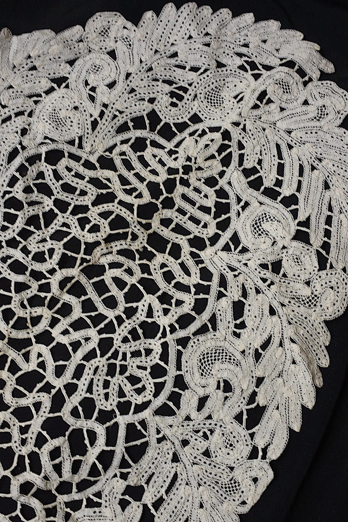 アンティークレース dentelle antique  nappron 2piece .FR a l'epoque