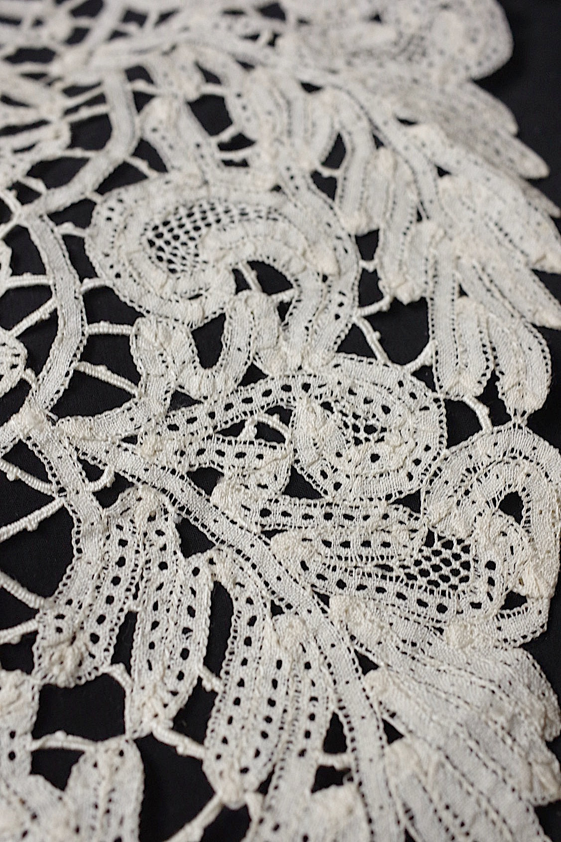 アンティークレース dentelle antique  nappron 2piece .FR a l'epoque