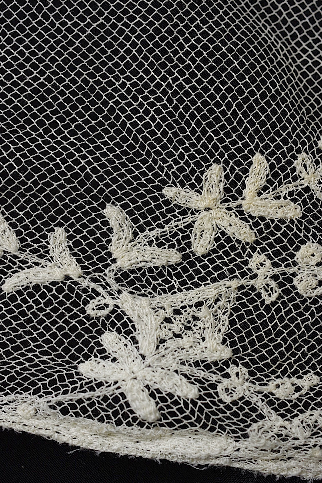 アンティークレース dentelle antique 2種 .FR a l'epoque