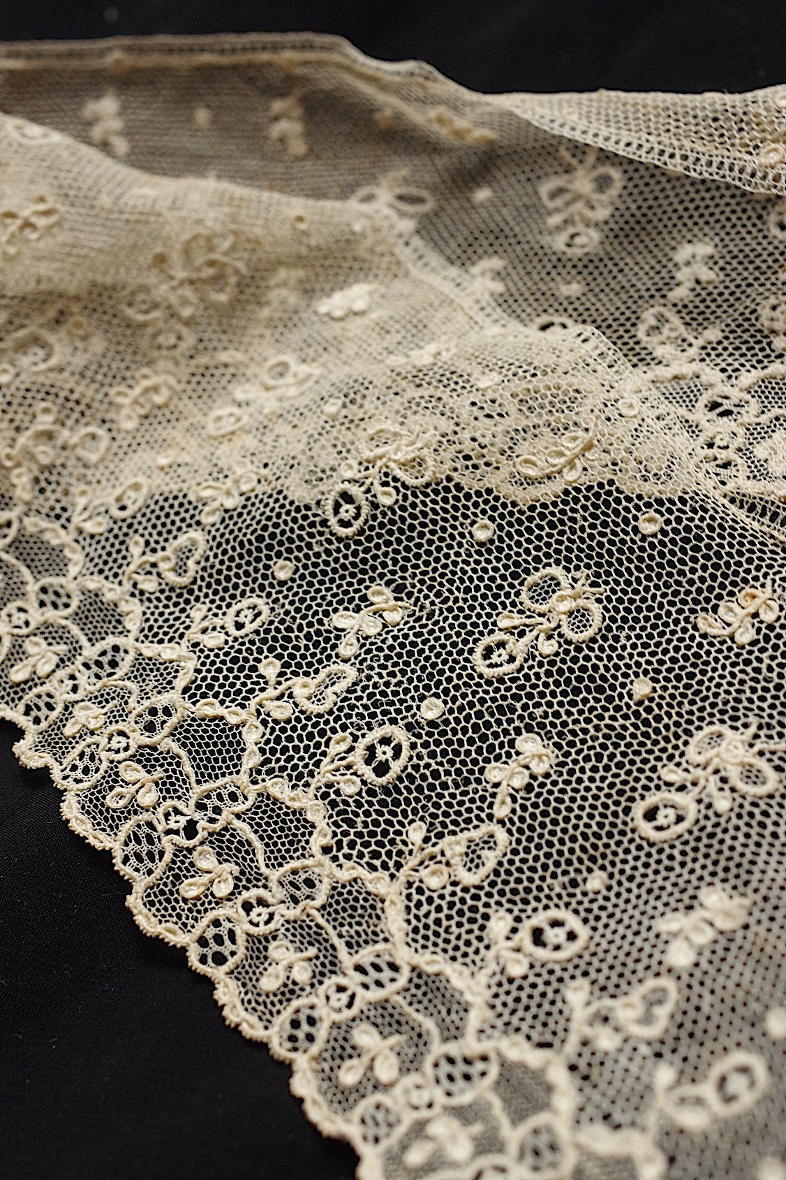 アンティークレース dentelle antique  280cm .FR a l'epoque