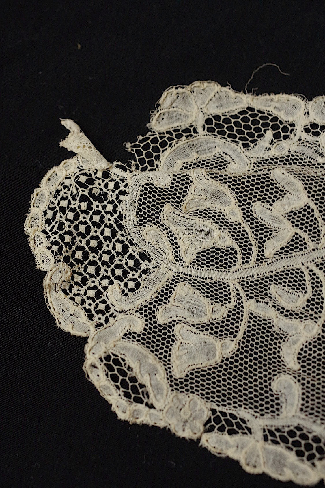 アンティークレース dentelle antique  47cm 100cm 314cm .FR a l'epoque