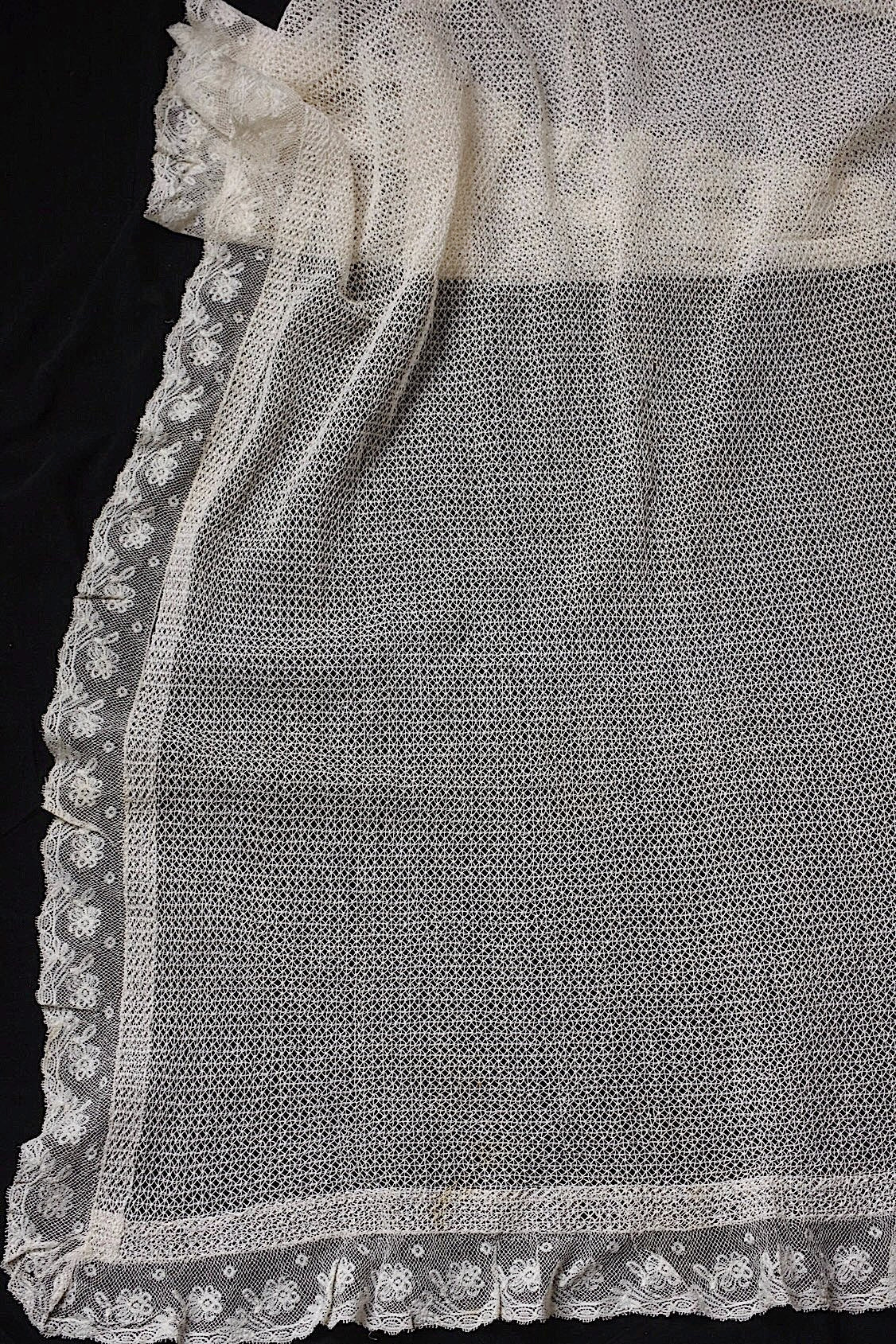 アンティークレース dentelle antique  クロス .FR a l'epoque