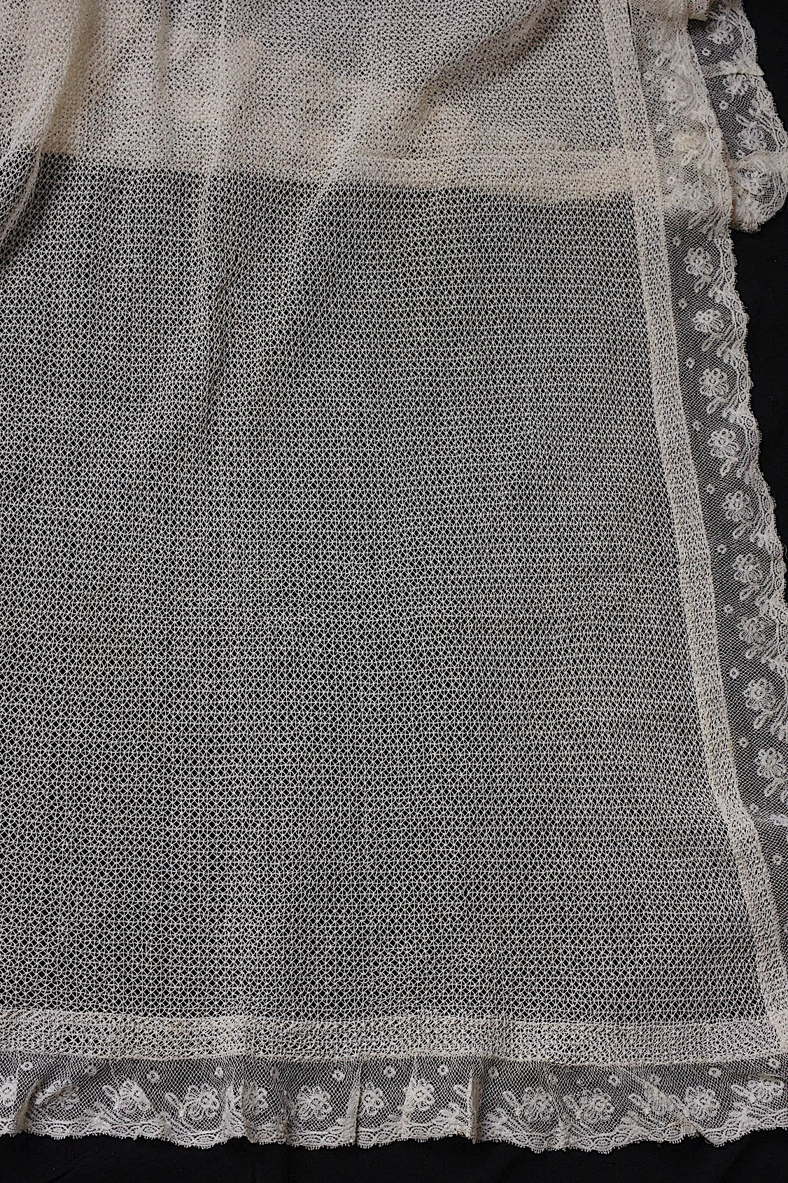 アンティークレース dentelle antique  クロス .FR a l'epoque