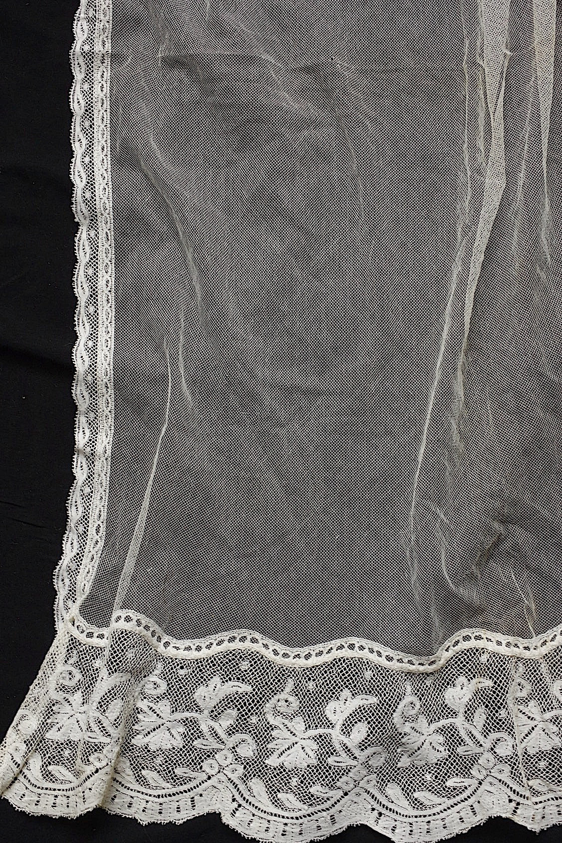 アンティークレース dentelle antique  素材用 ベール2 .FR a l'epoque