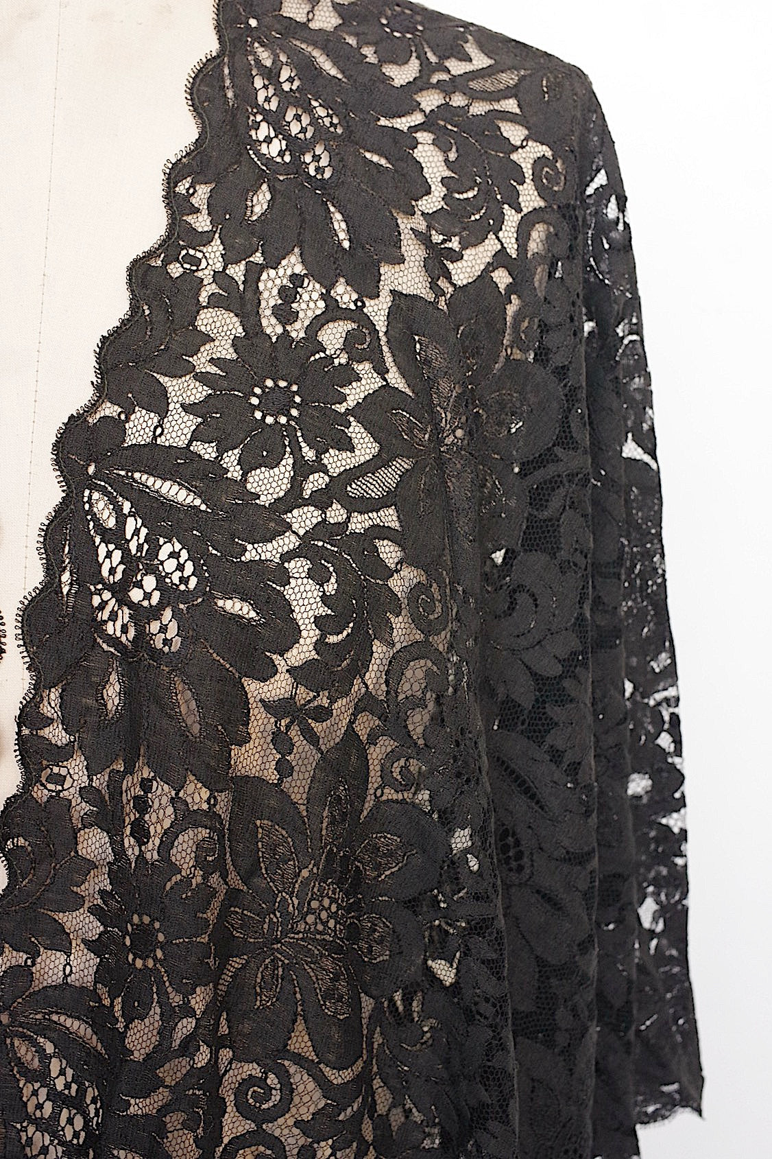 アンティークレース dentelle antique アンティークレース blonde 1 .FR a l'epoque