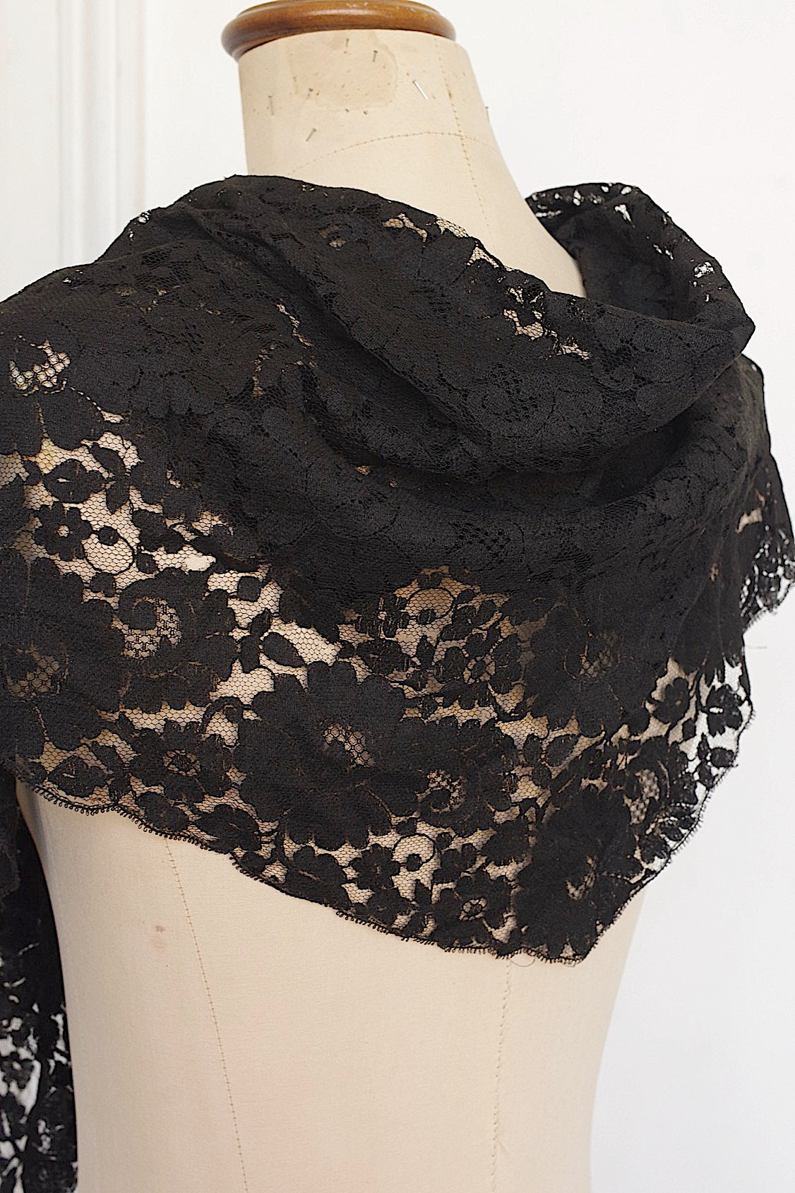 アンティークレース dentelle antique アンティークレース blonde 2 .FR a l'epoque