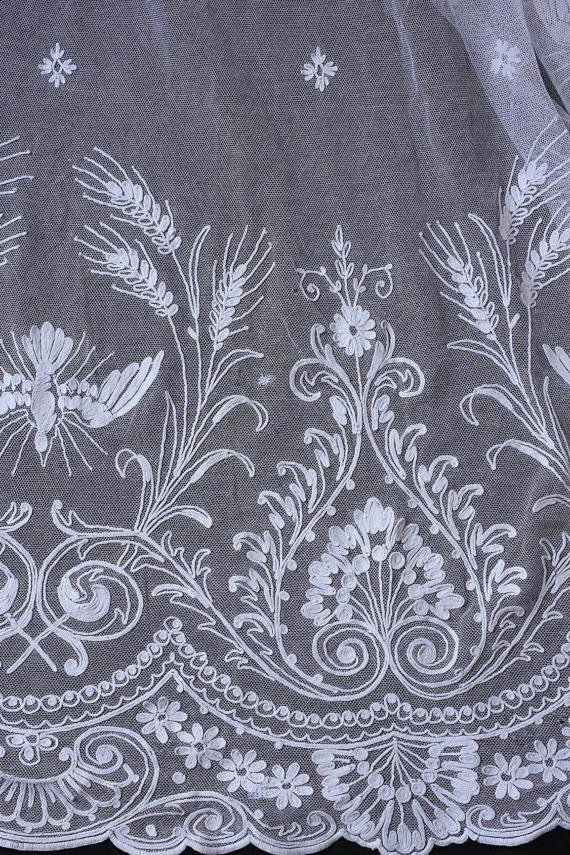 アンティークレース dentelle antique  bas d'aube .FR a l'epoque