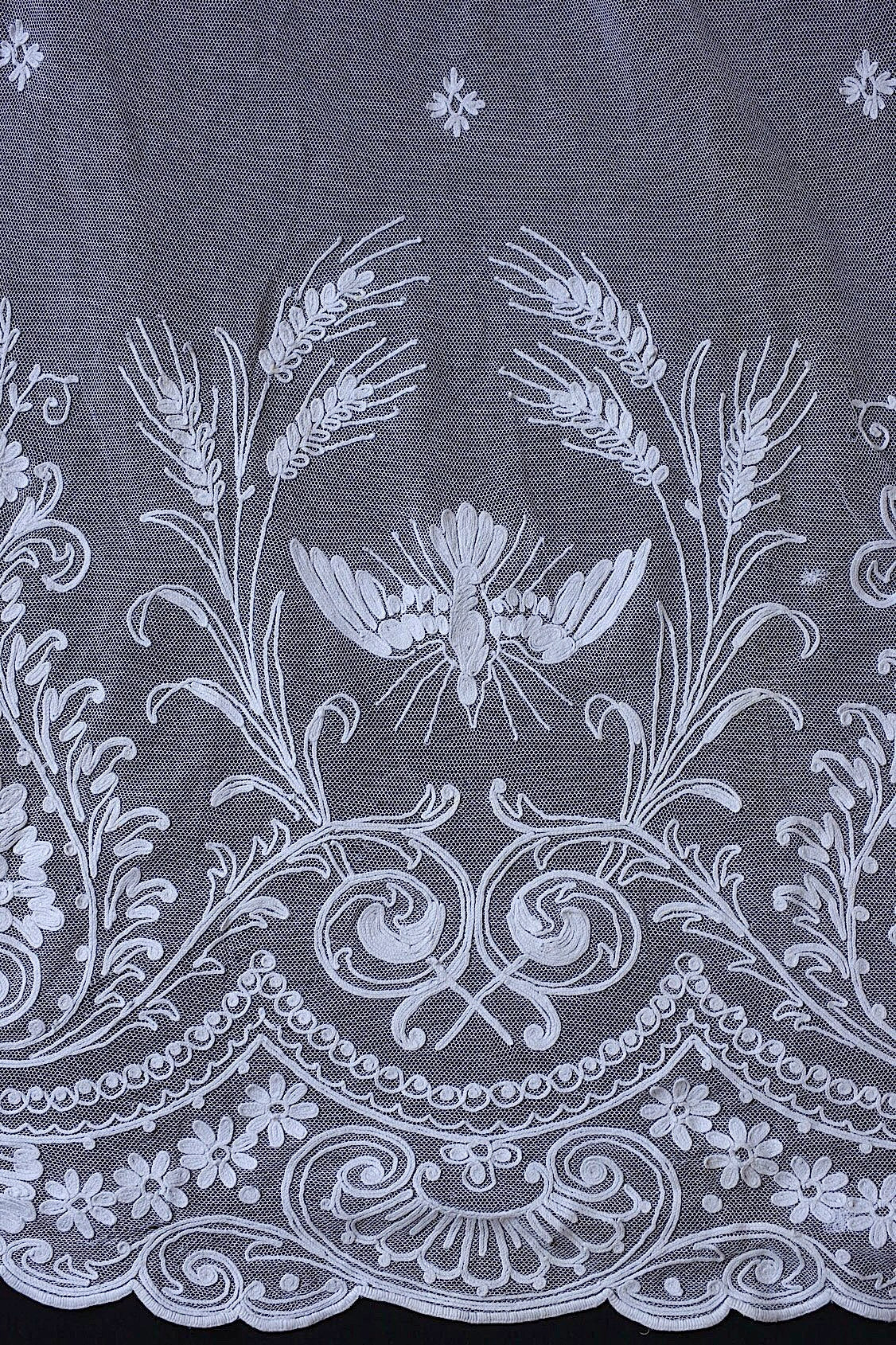 アンティークレース dentelle antique  bas d'aube .FR a l'epoque