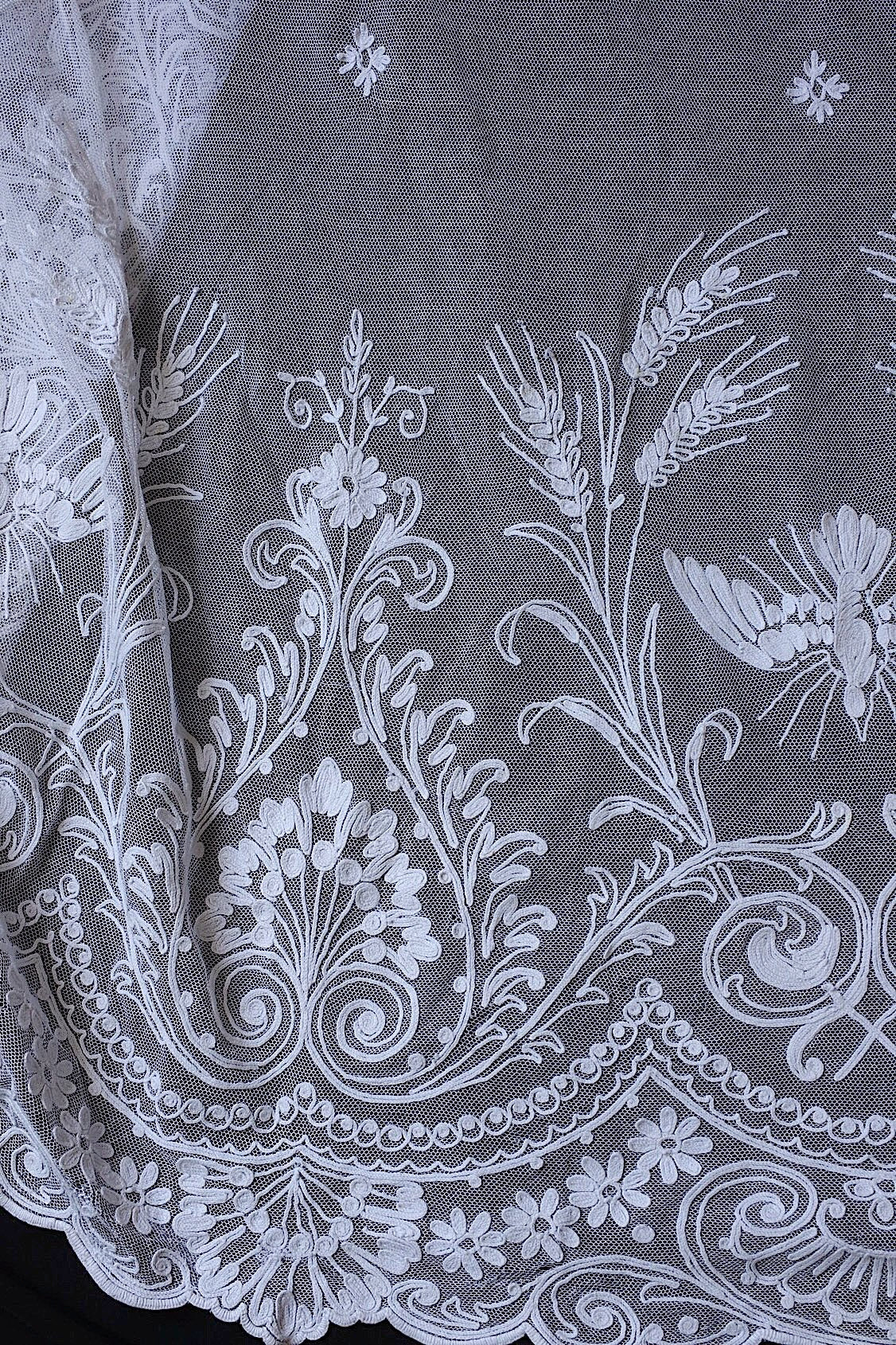 アンティークレース dentelle antique  bas d'aube .FR a l'epoque