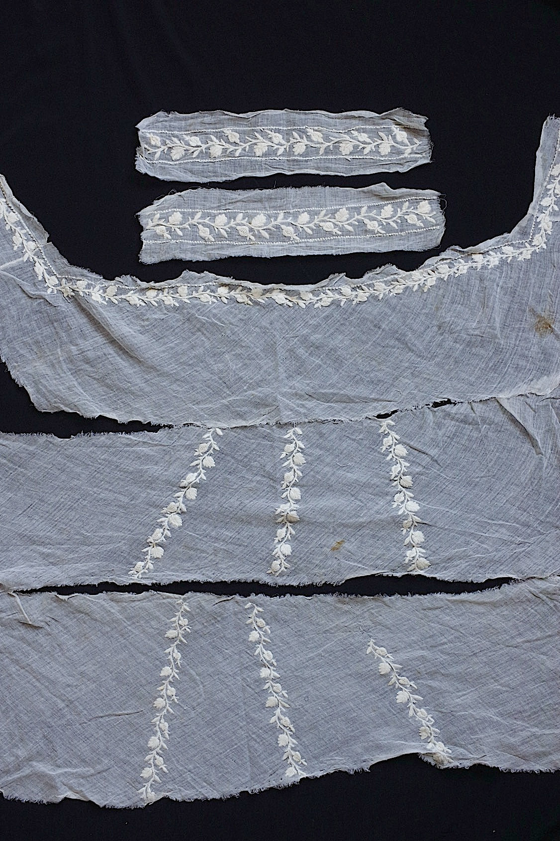 アンティークレース dentelle antique  刺繍ハギレ .FR a l'epoque