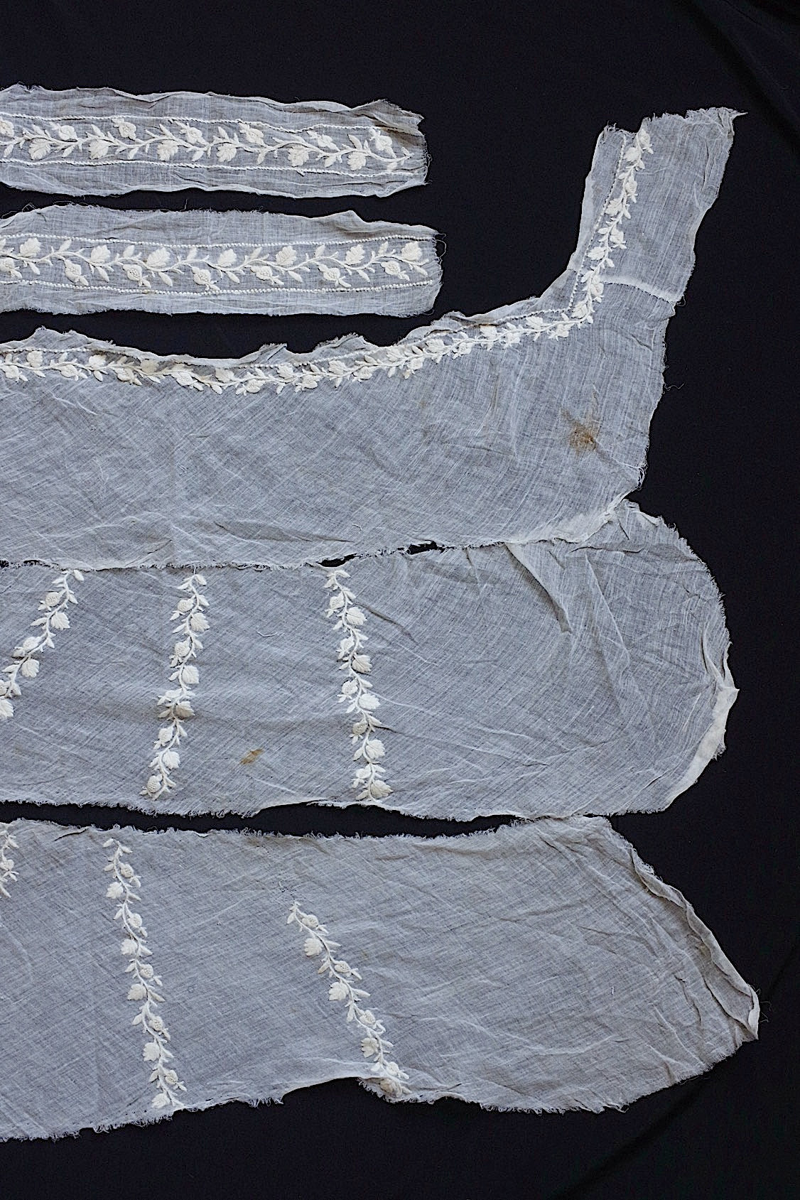 アンティークレース dentelle antique  刺繍ハギレ .FR a l'epoque