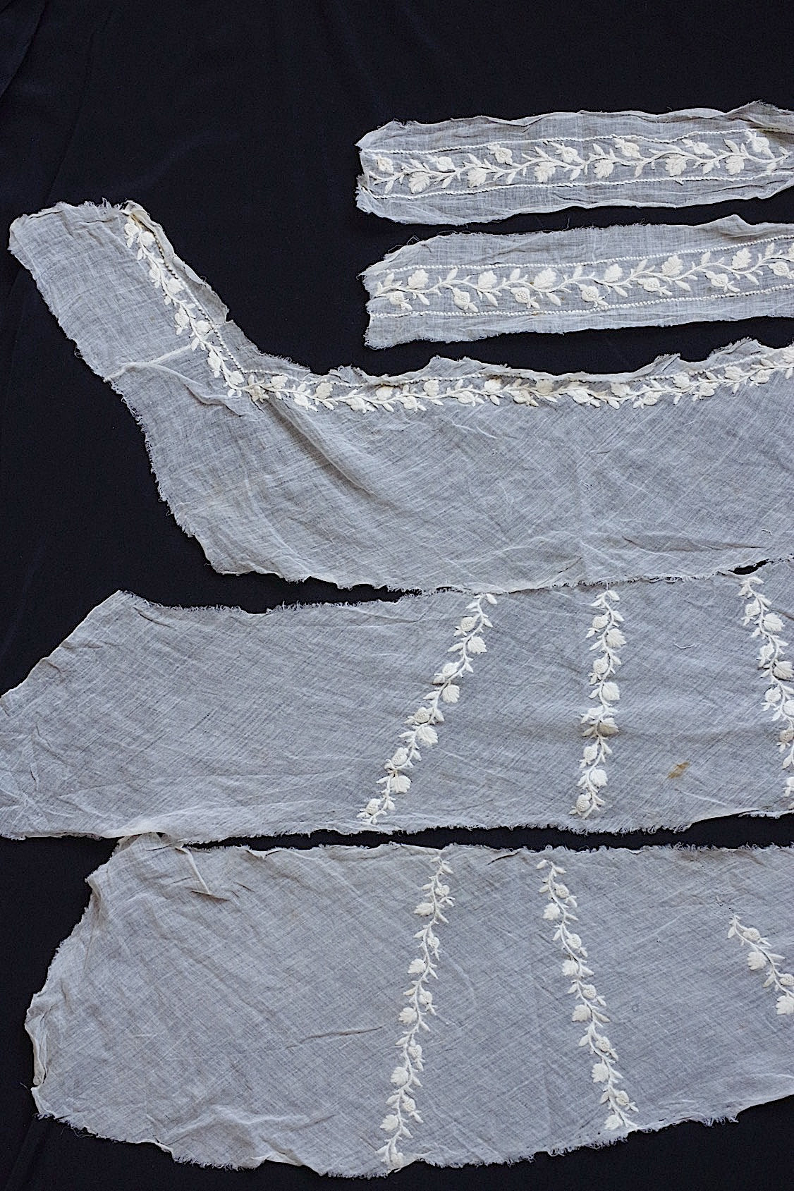 アンティークレース dentelle antique  刺繍ハギレ .FR a l'epoque