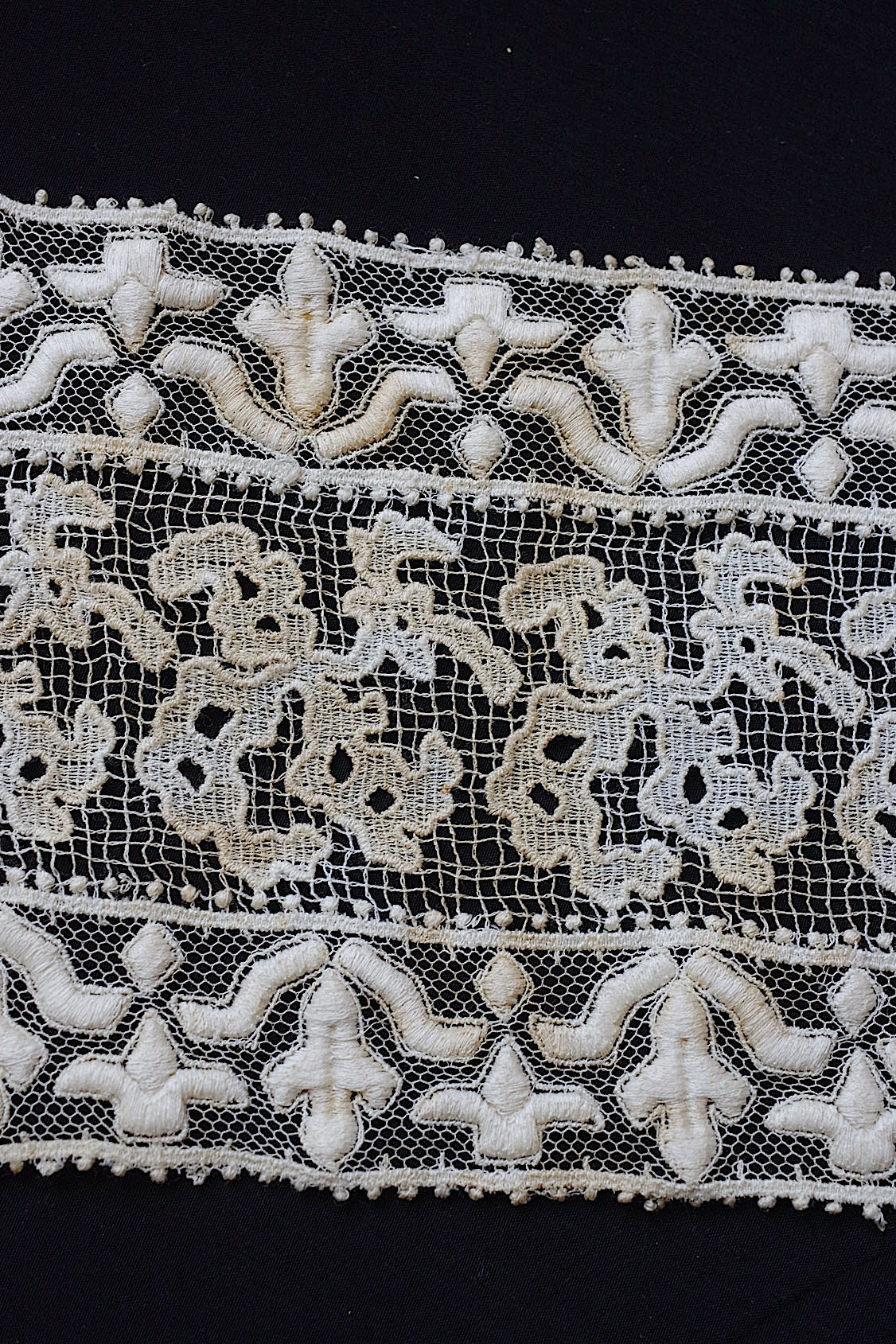 アンティークレース dentelle antique  297cm .FR a l'epoque