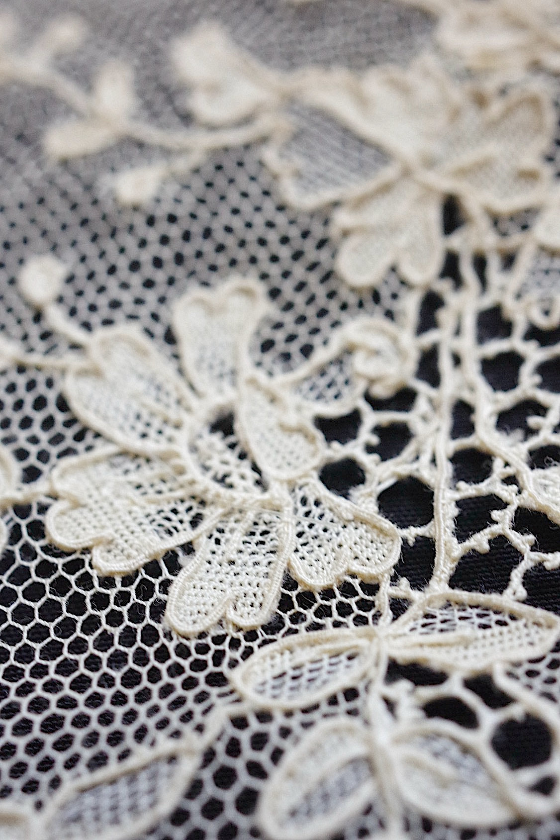 アンティークレース dentelle antique ホニトン ブリュクセルモチーフ .FR a l'epoque