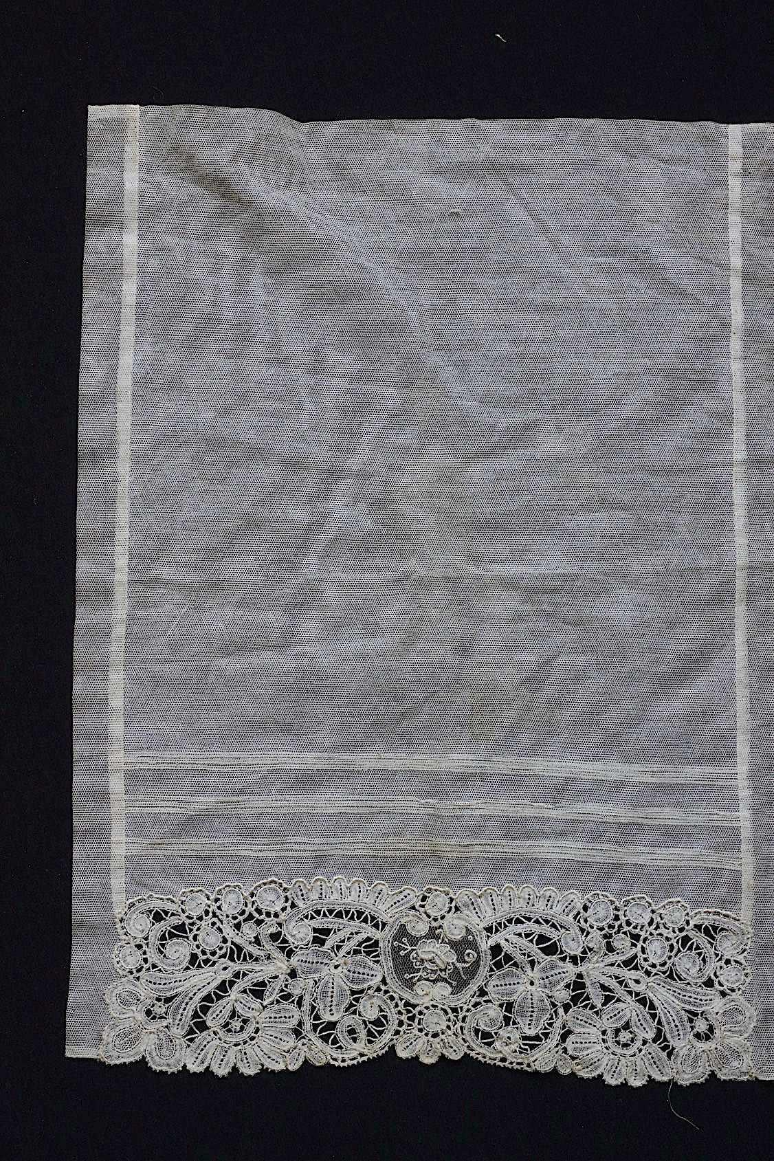 アンティークレース dentelle antique ホニトン ブリュクセルモチーフ .FR a l'epoque